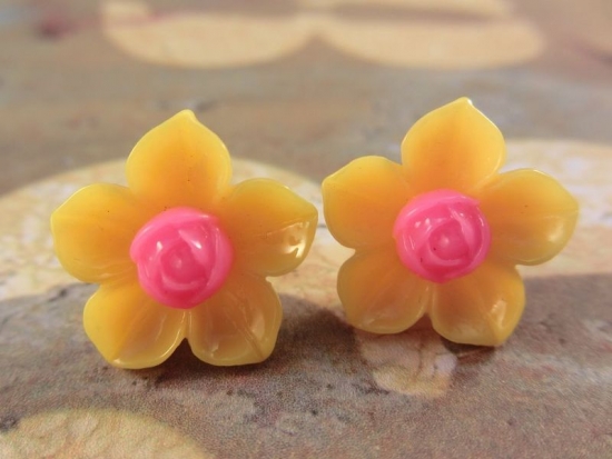 Blümchen Flower Ohrstecker Blüte gelb pink